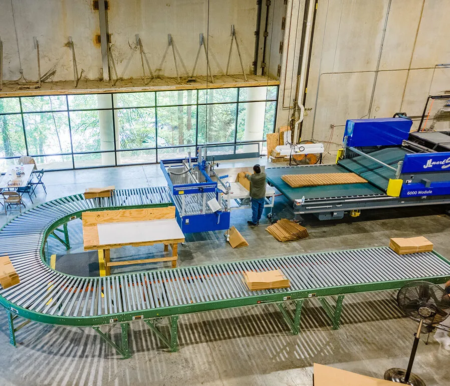 Gluer and stitcher output conveyor with finished boxes